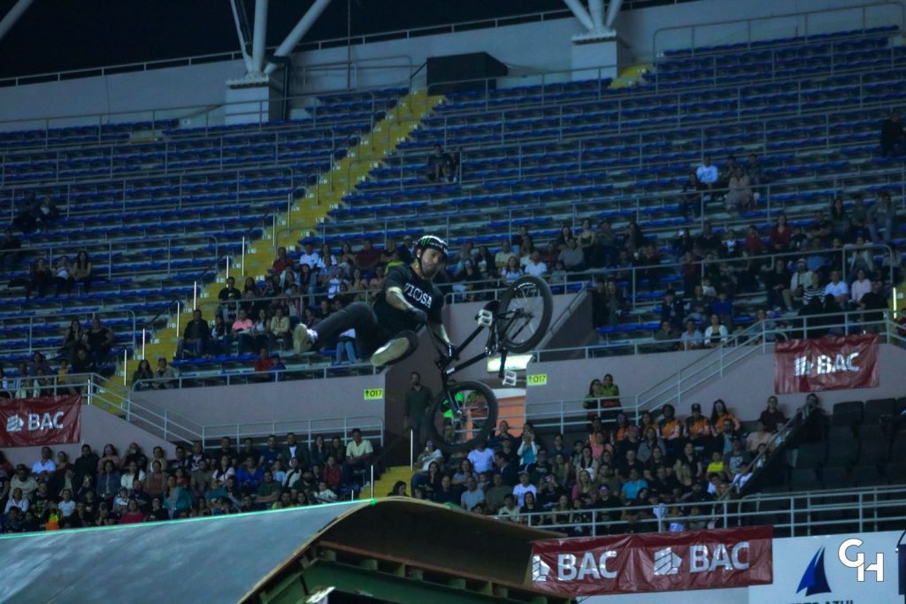 “Mincha” impacta en su debut y se lleva la corona de X-Knights 2025 8 WhatsApp Image 2025 03 16 at 8.28.05 PM